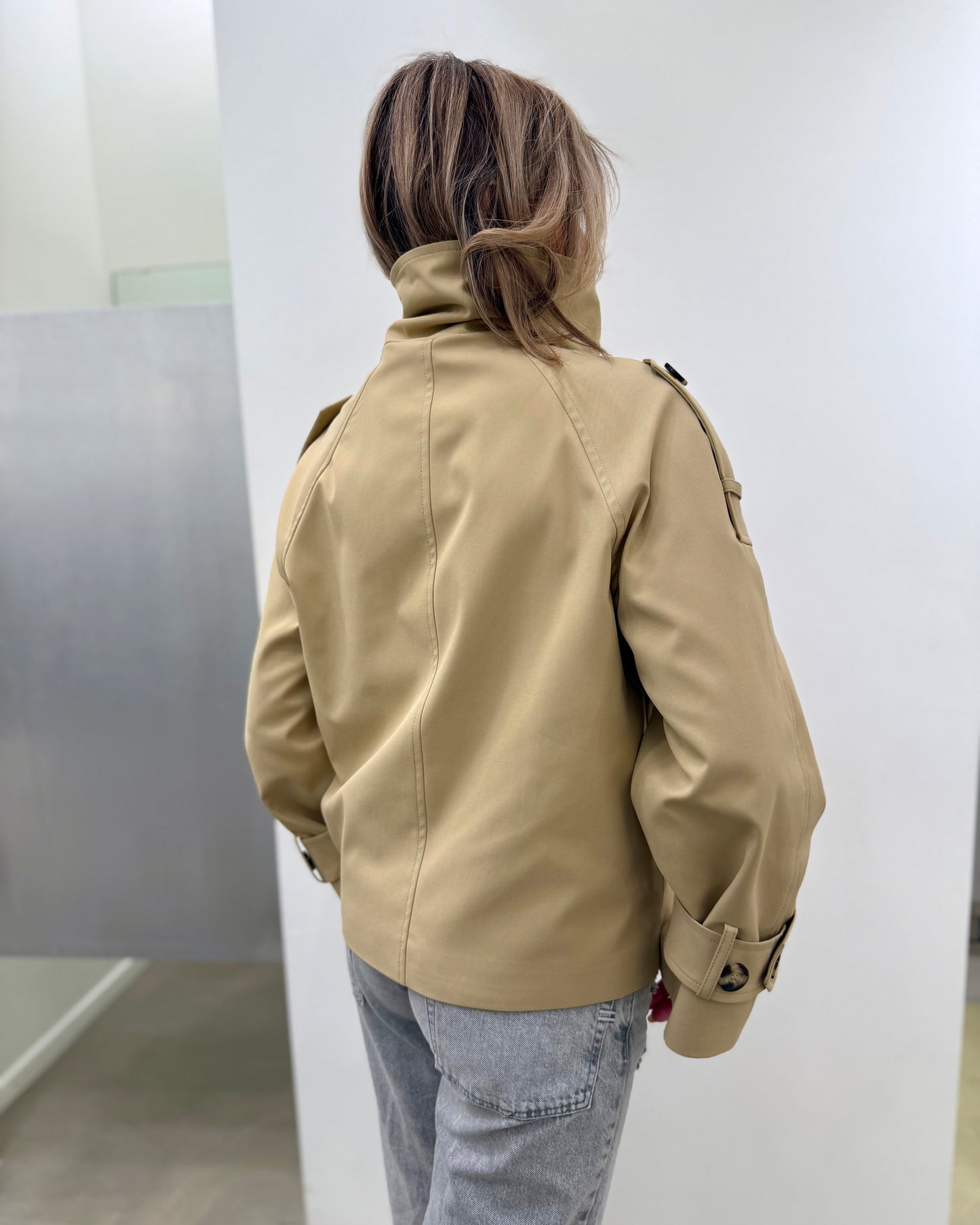 TRENCH CORTO COLLO ALTO