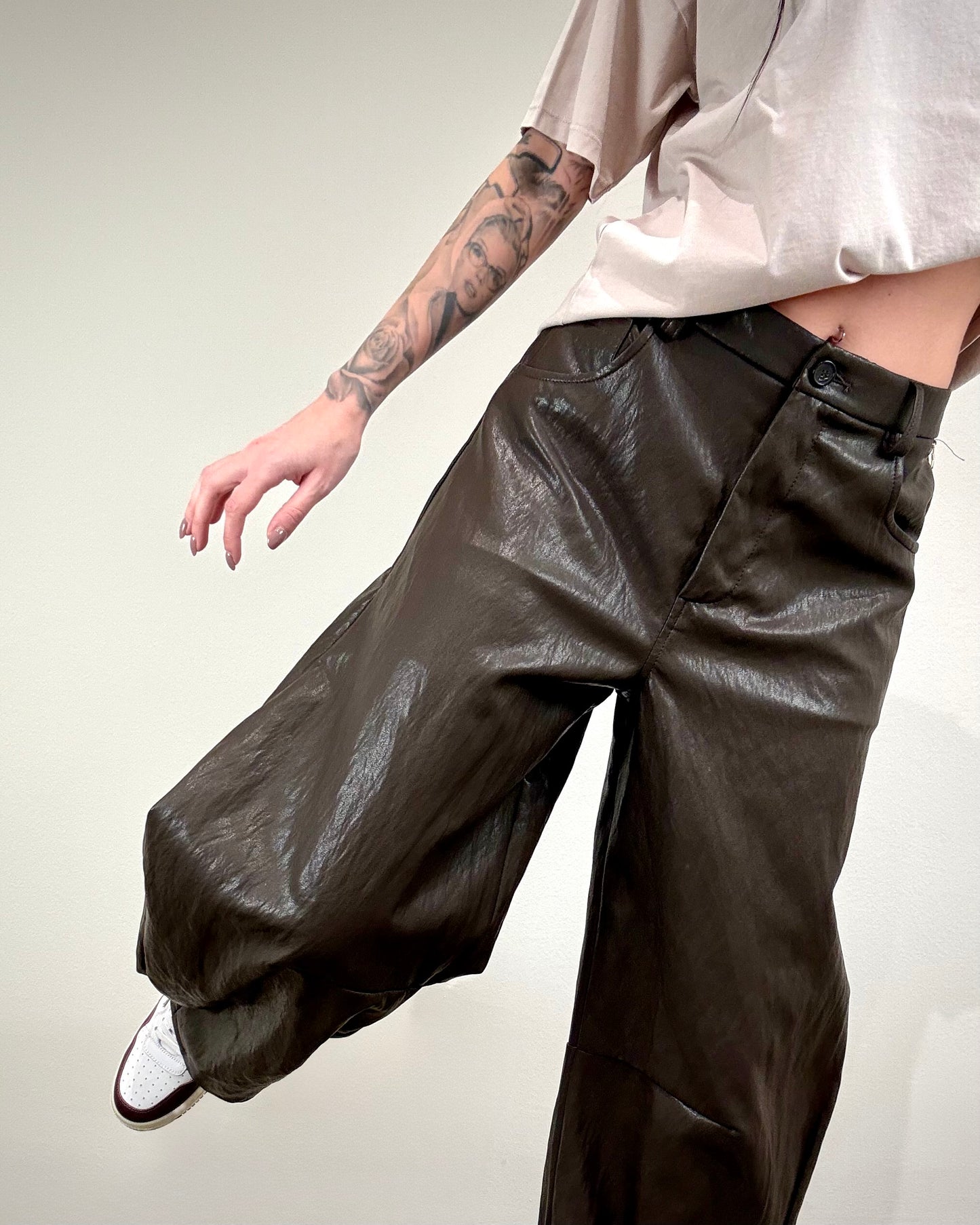PANTALONE MORO EFFETTO PELLE