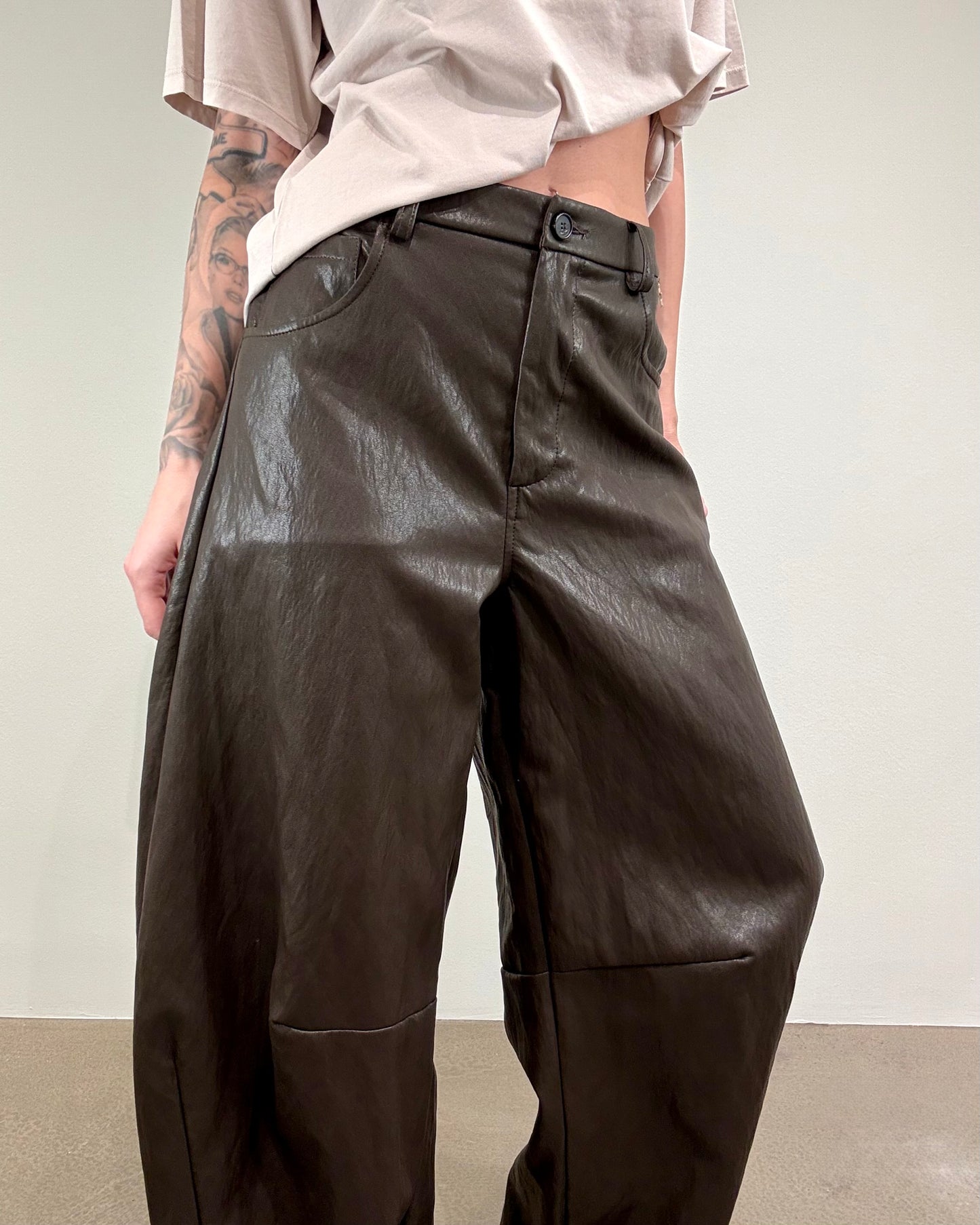 PANTALONE MORO EFFETTO PELLE
