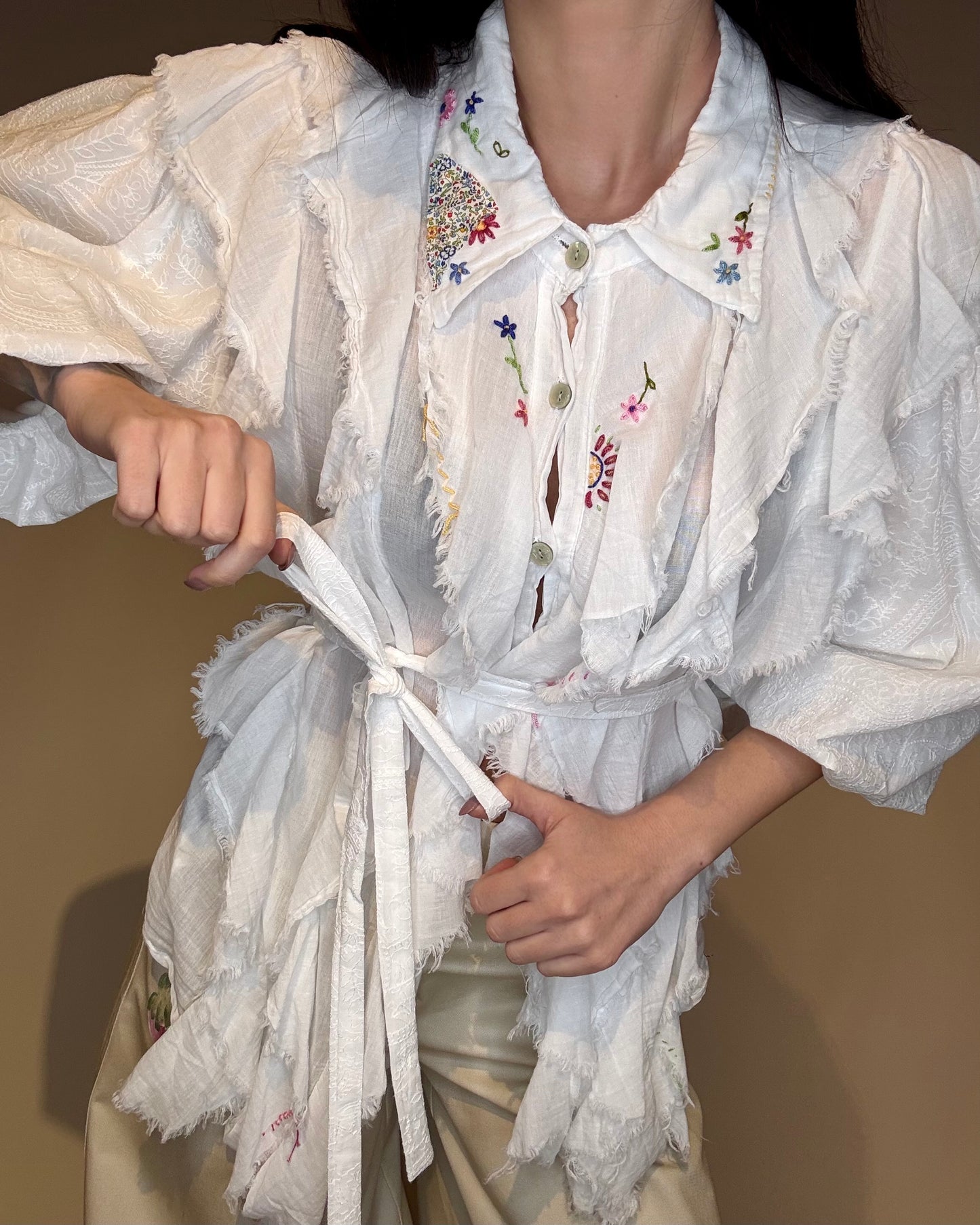 CAMICIA CON ROUCHES ASIMMETRICA