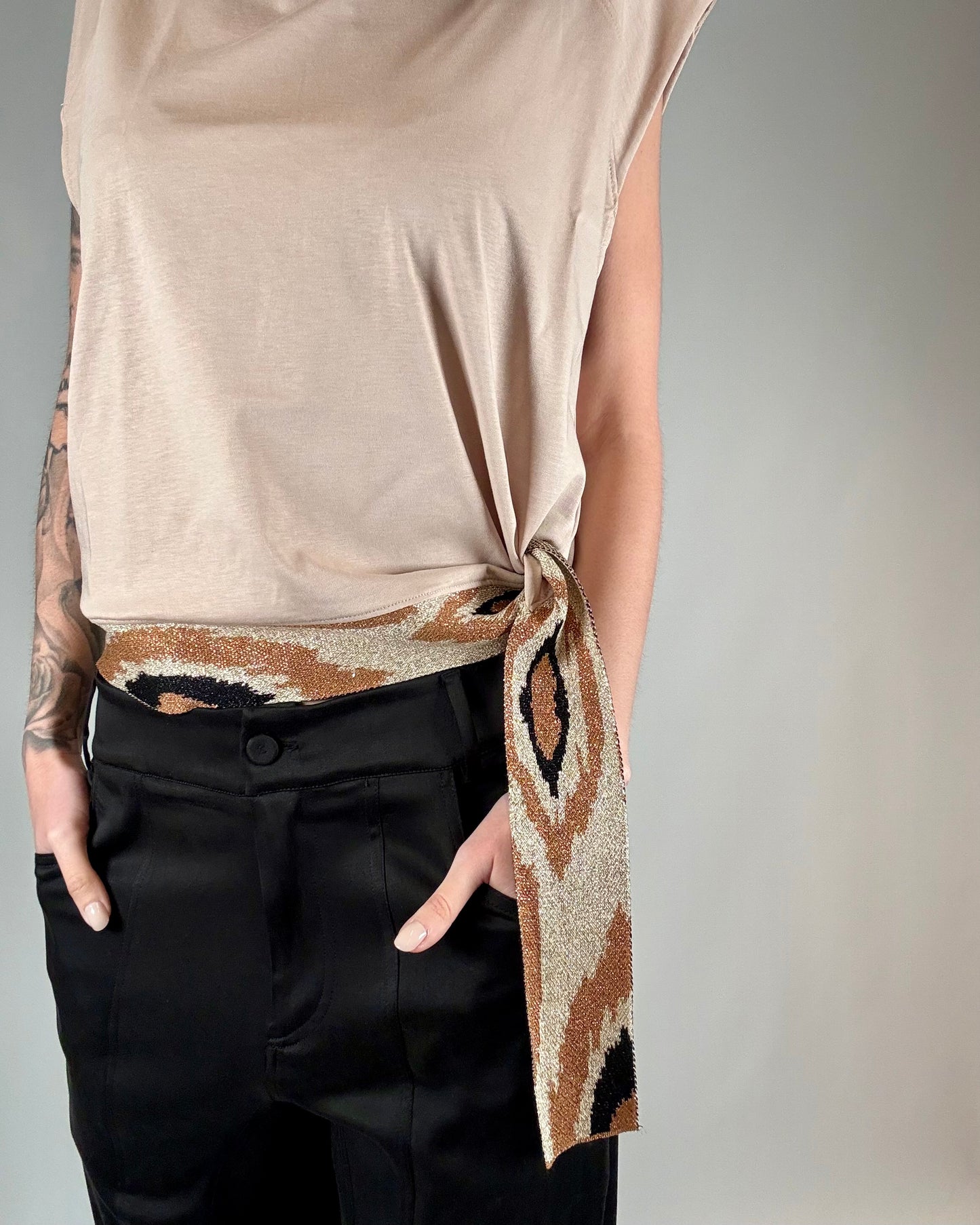 TOP CON CINTA ETNICA JACQUARD