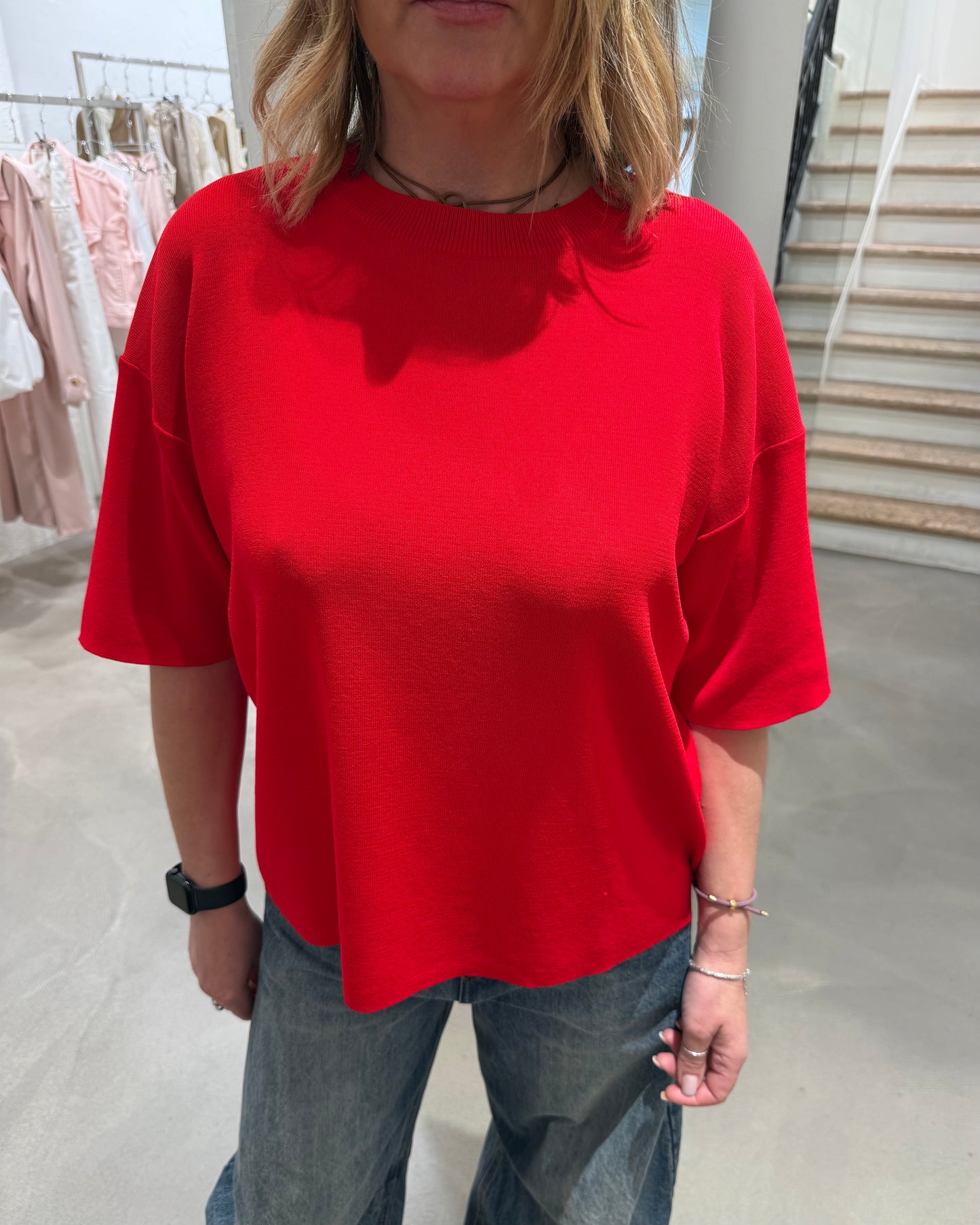 MAGLIA ROSSA CON FOULARD