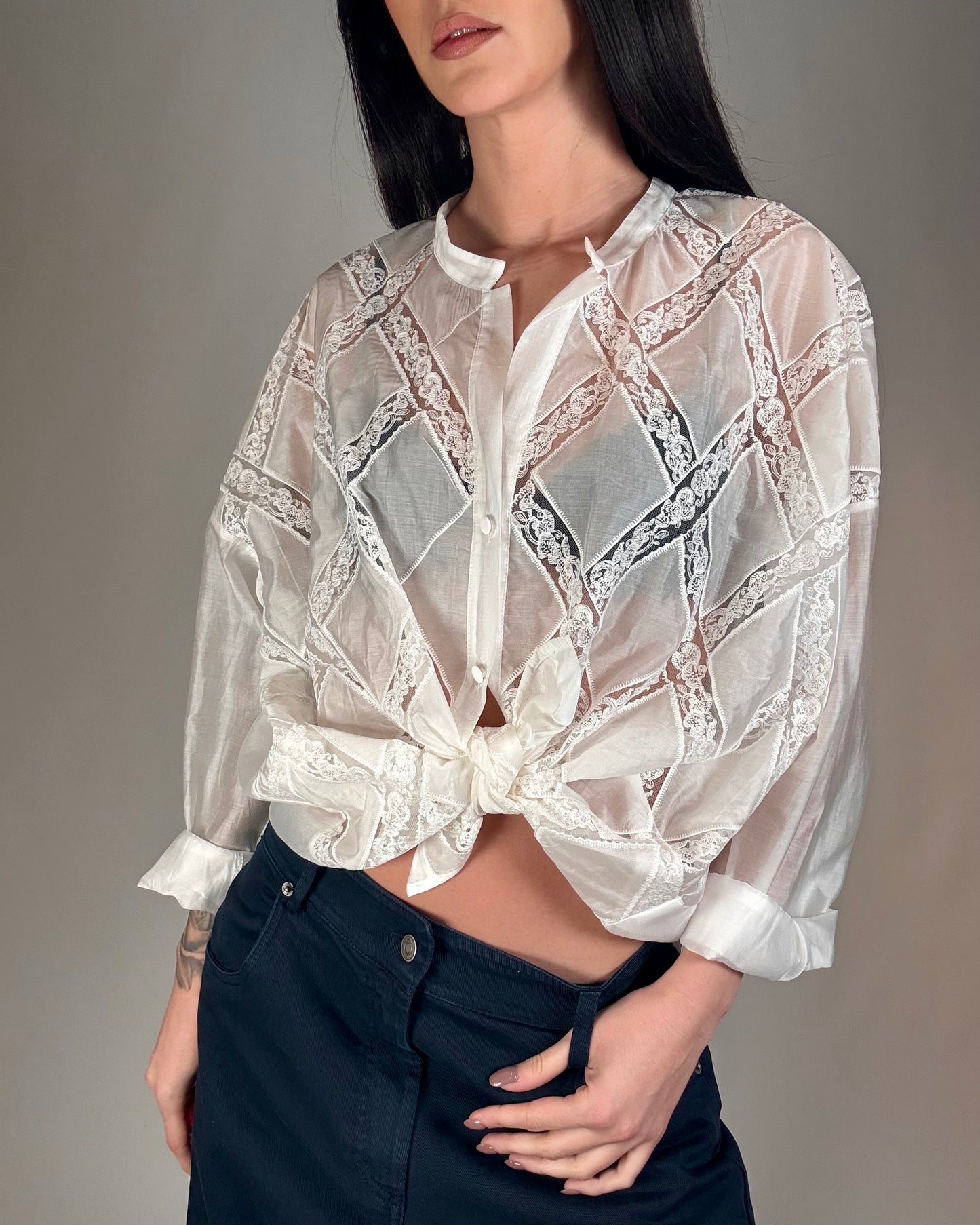 CAMICIA RICAMATA CON NODO BIANCA