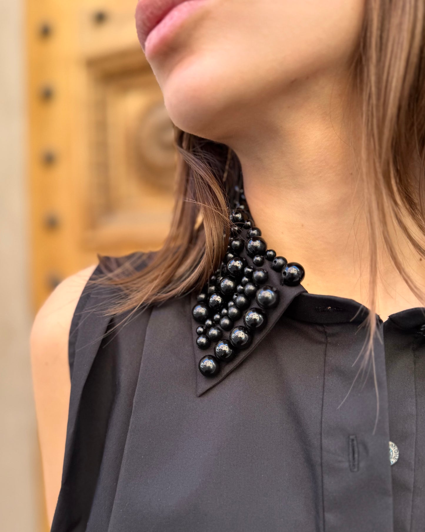 CAMICIA SMANICATA COLLETTO PERLINE
